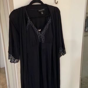 Lace trim maternity robe